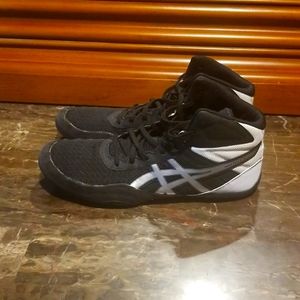 ASICS Shoes | ASICS Brand New Wrestling Shoes Girl Size 10 or Boys Size 8.5. Black and White | Color: Black | Size: 10 | 12281979's Closet